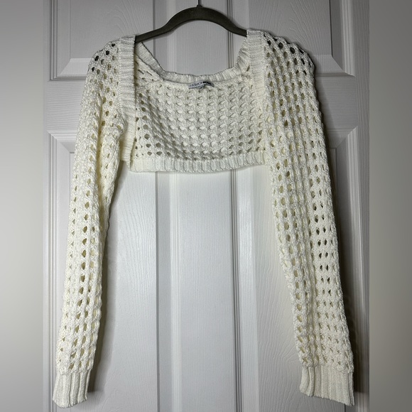Manchester Crochet Shrug / Fashion Nova - Picture 4 of 10